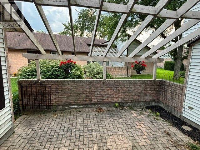 40 - 60 Fiddlers Green Road Property Photo 29