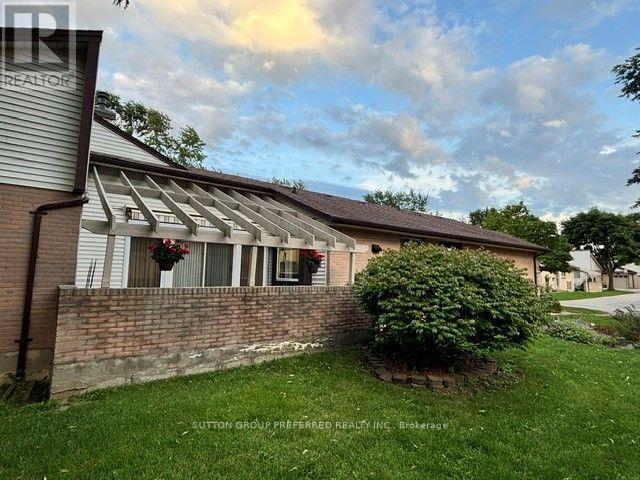 40 - 60 Fiddlers Green Road Property Photo 31