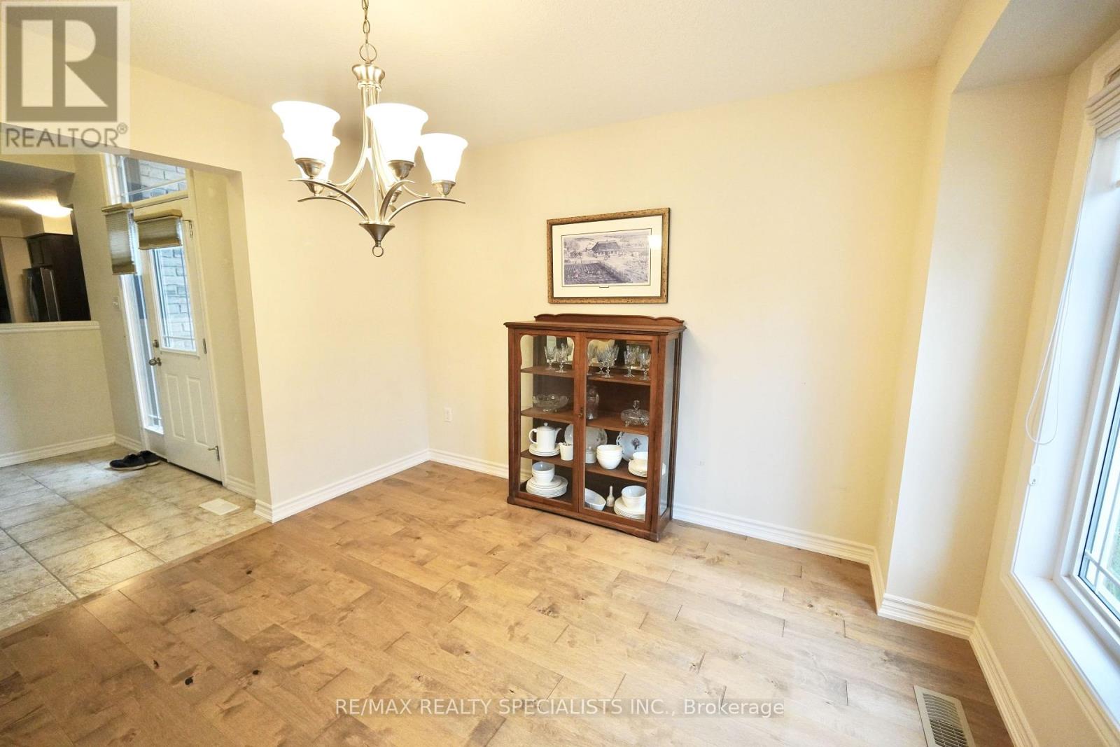 92 Aberdeen Street Property Photo 4