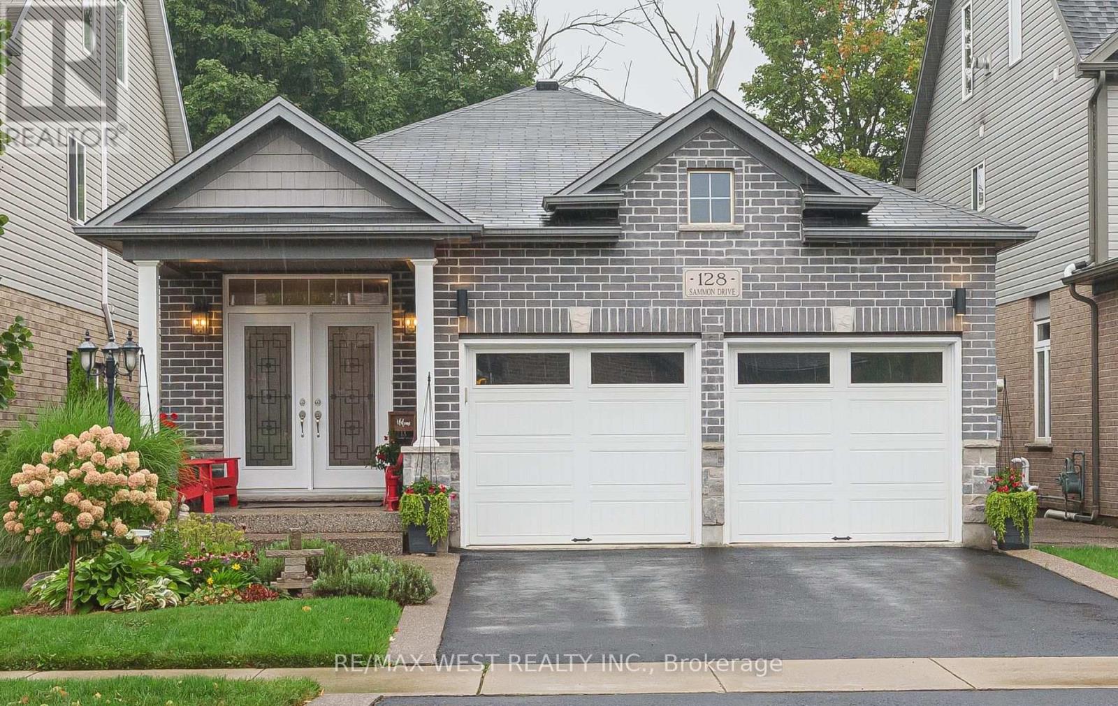 128 Sammon Drive Property Photo 1