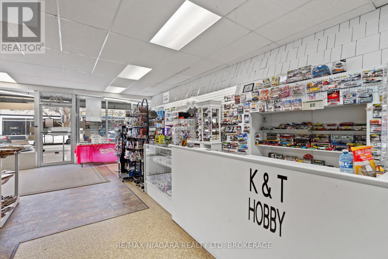 216 King Street Property Photo 4
