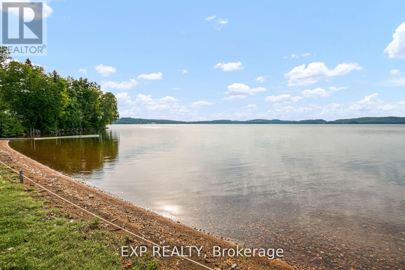 725 Lochhead Drive Property Photo 3