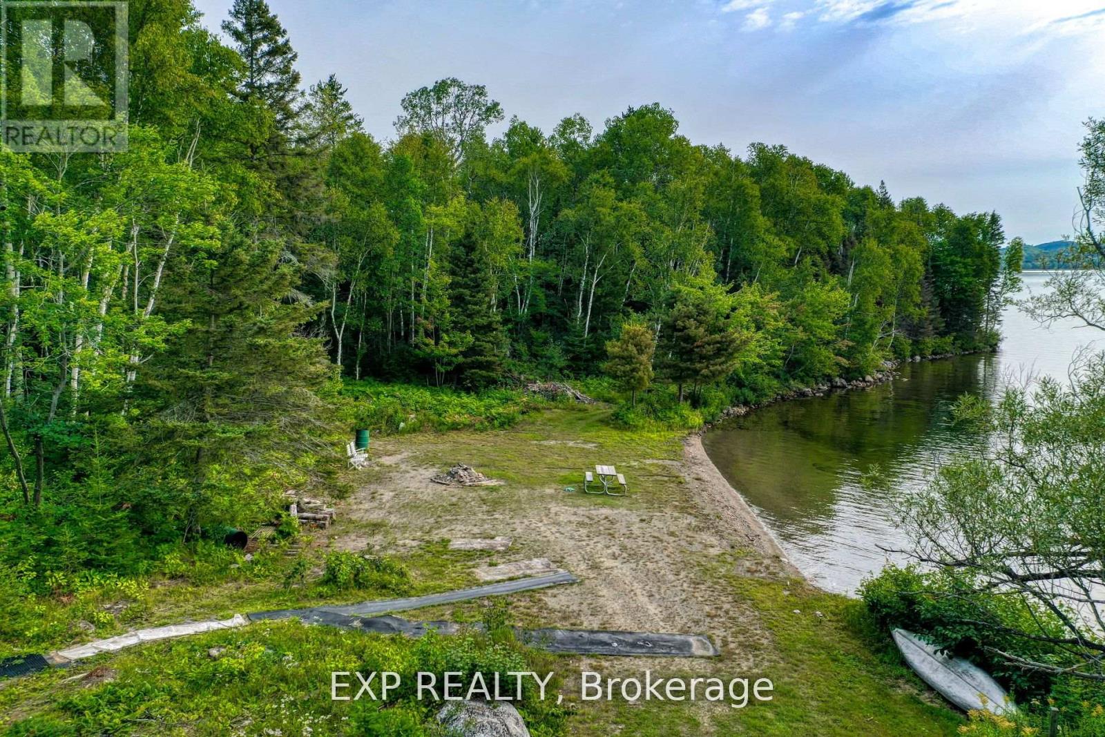 725 Lochhead Drive Property Photo 14
