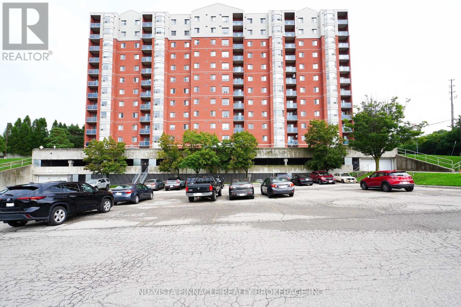 406 - 30 CHAPMAN COURT Property Photo 1
