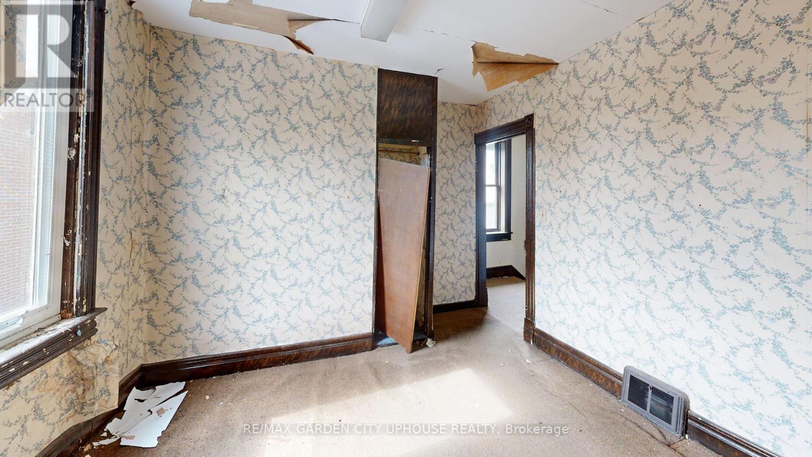 71 Queen Street Property Photo 11