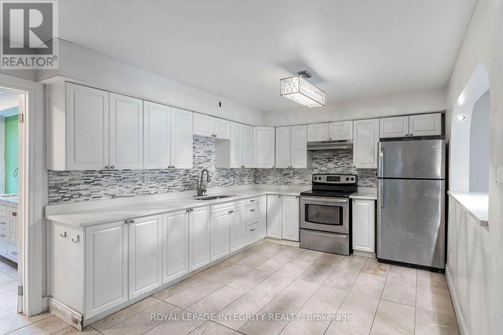 3823 Drouin Road Property Photo 10