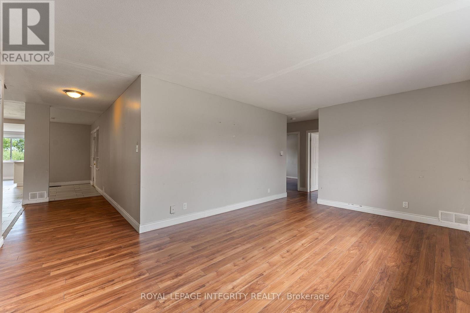 3823 Drouin Road Property Photo 20