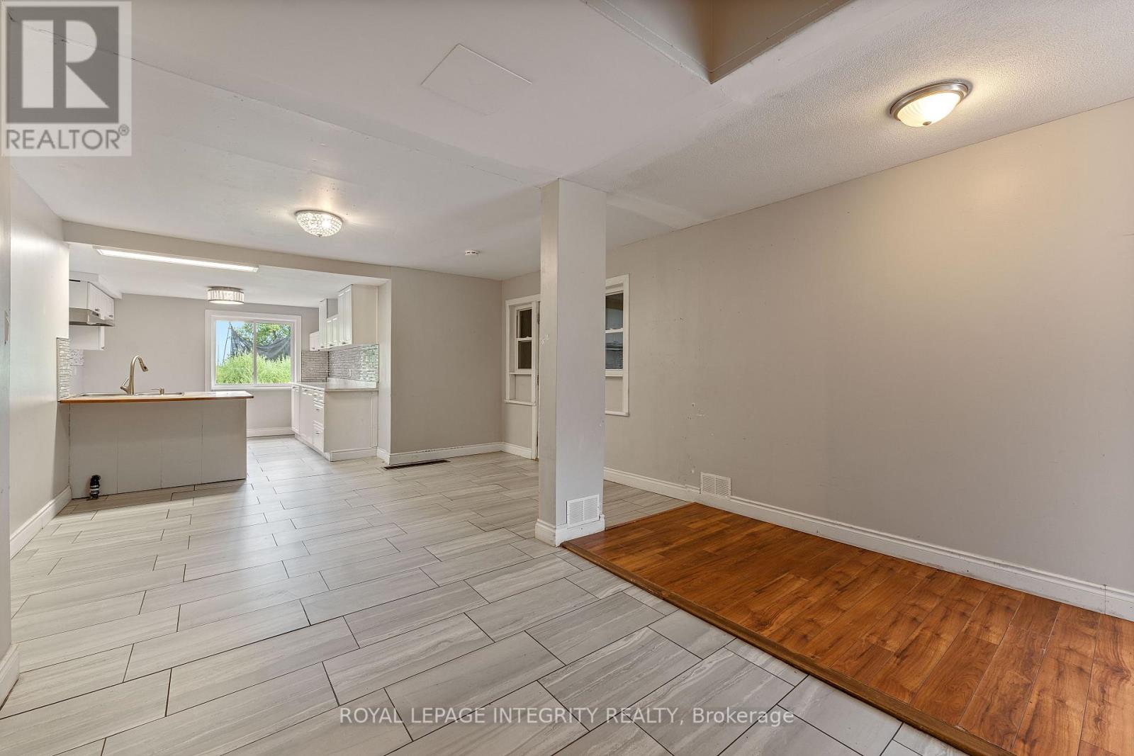 3823 Drouin Road Property Photo 24