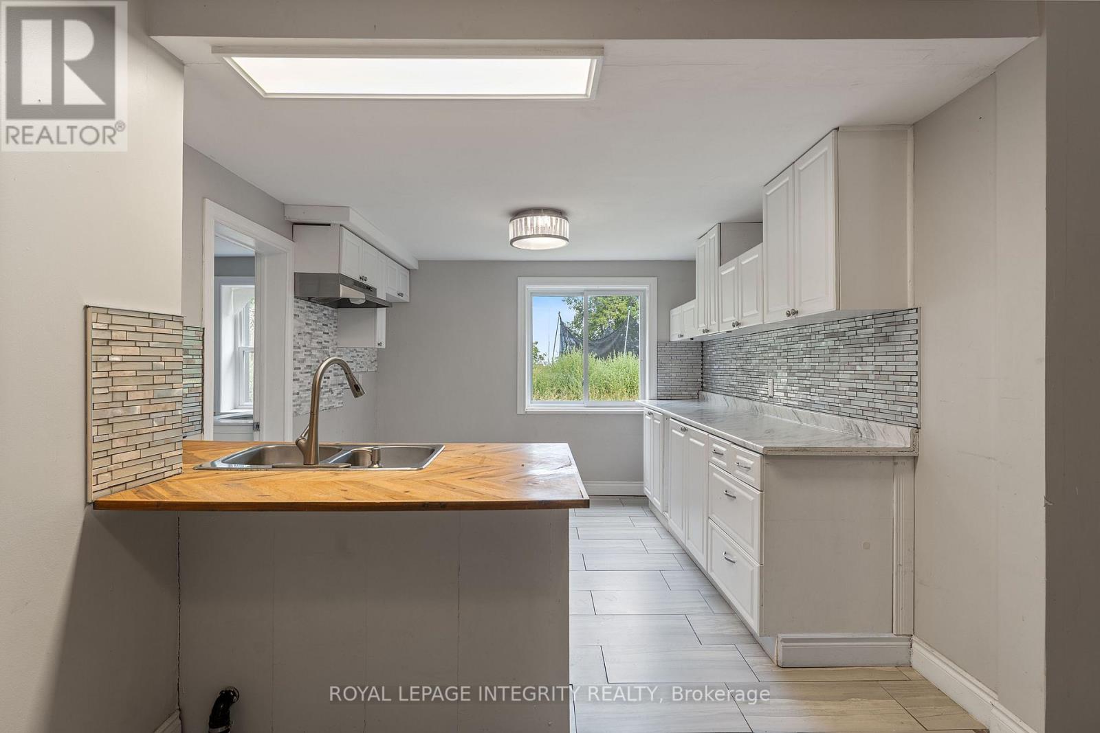 3823 Drouin Road Property Photo 25