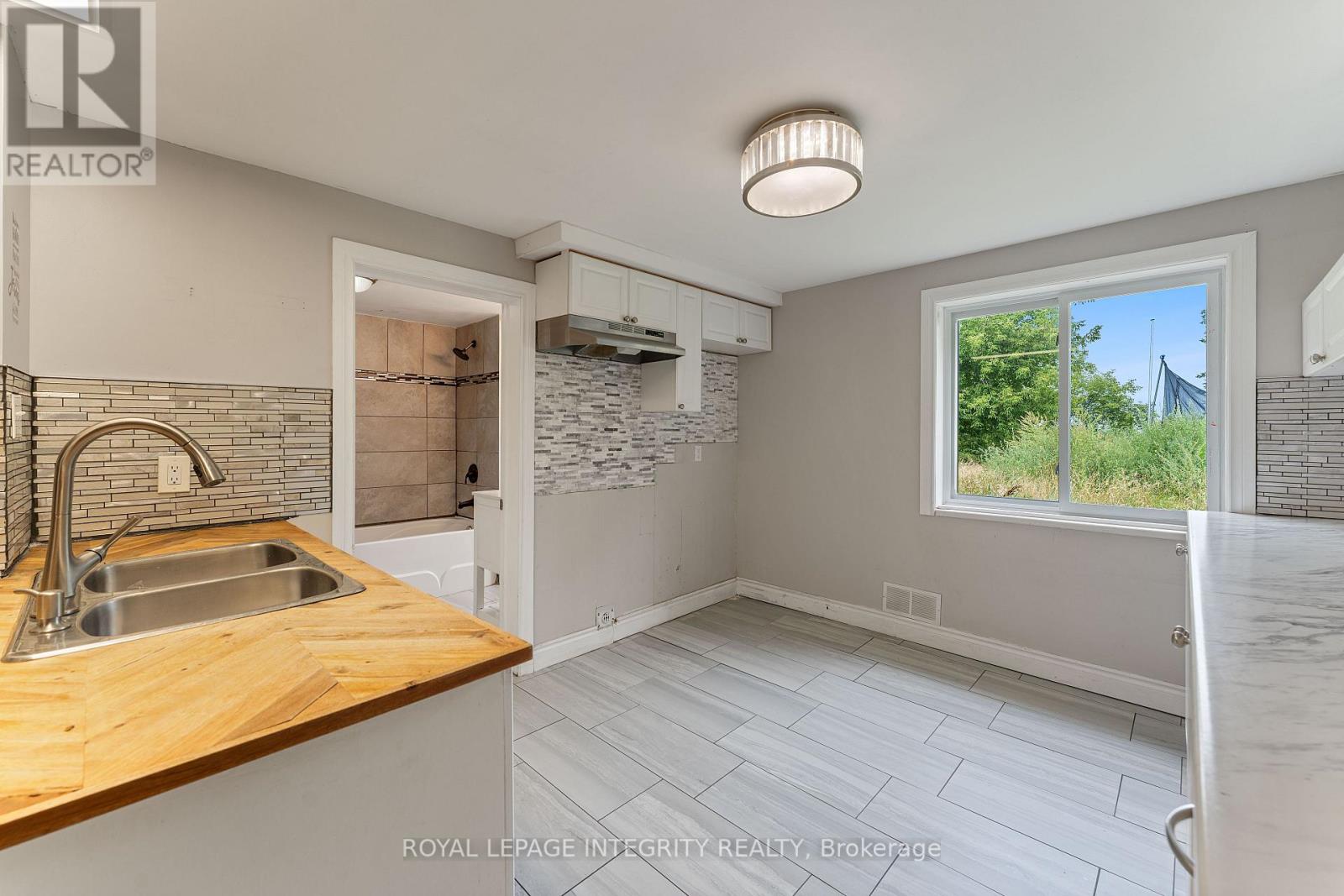 3823 Drouin Road Property Photo 26