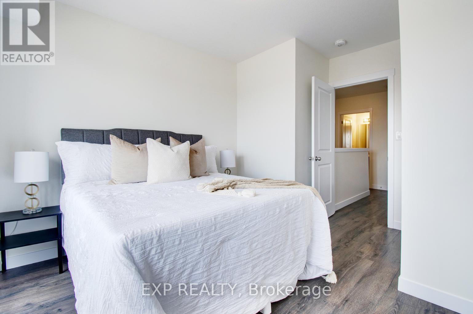 E - 150 Rochefort Street Property Photo 33