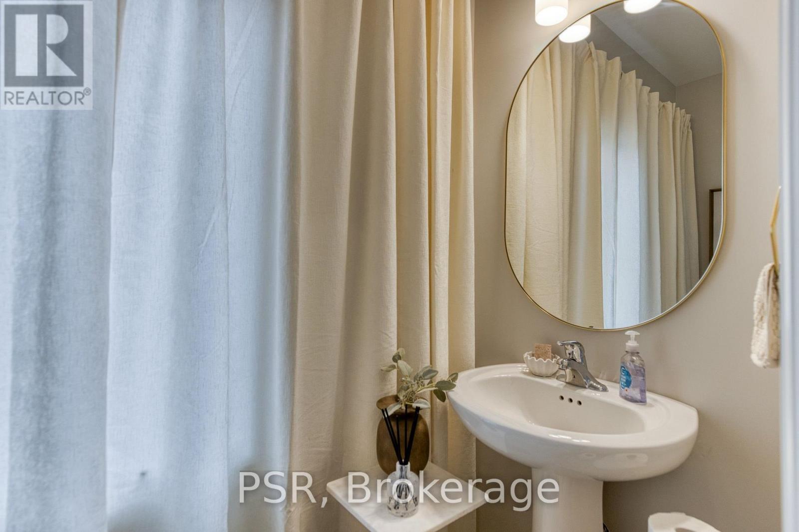 200 Rivergreen Crescent Property Photo 4