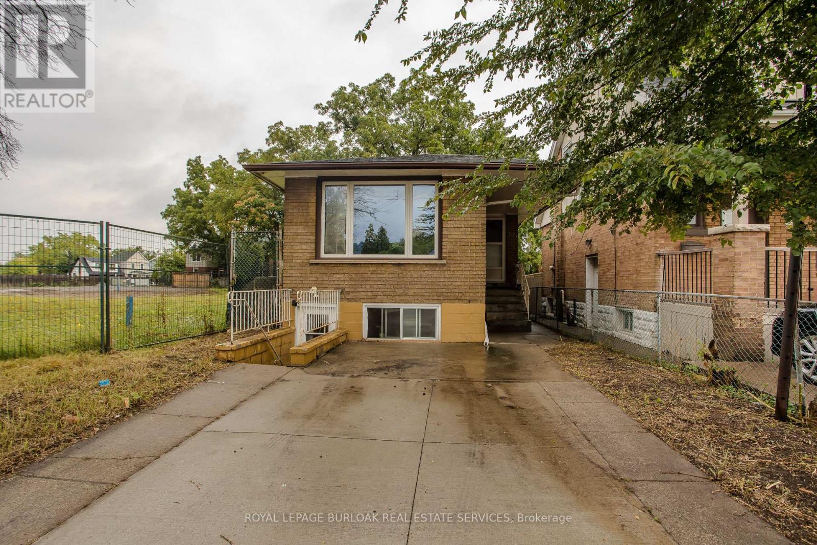307 DUNSMURE ROAD Property Photo 1