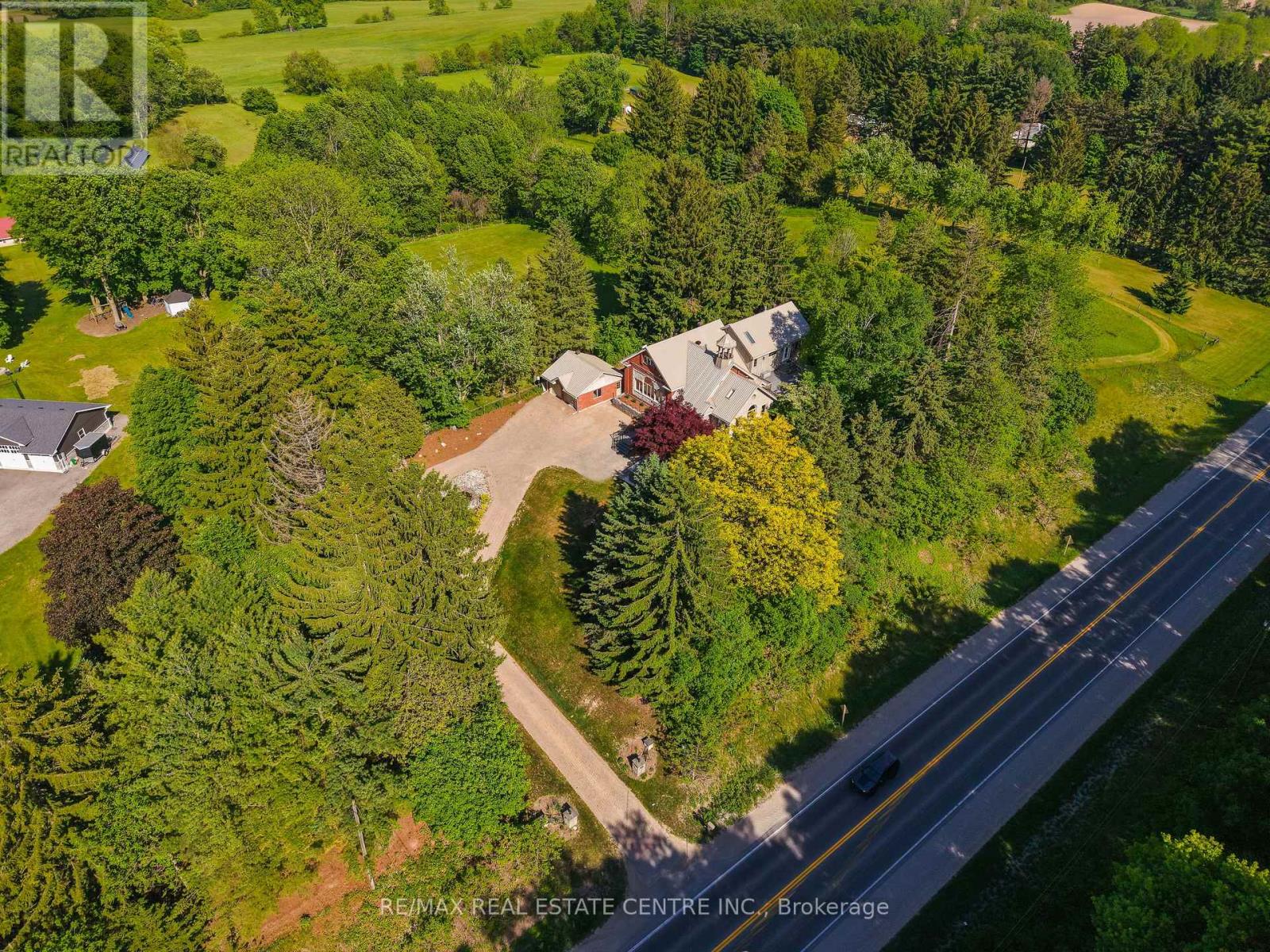 1560 Elgin Road Property Photo 5