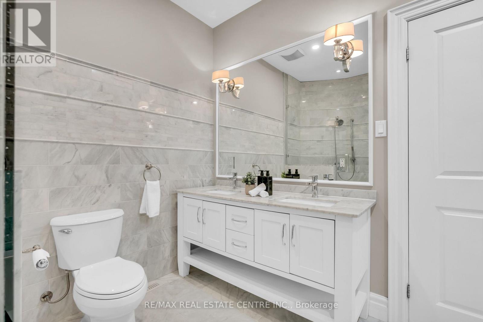 1560 Elgin Road Property Photo 19