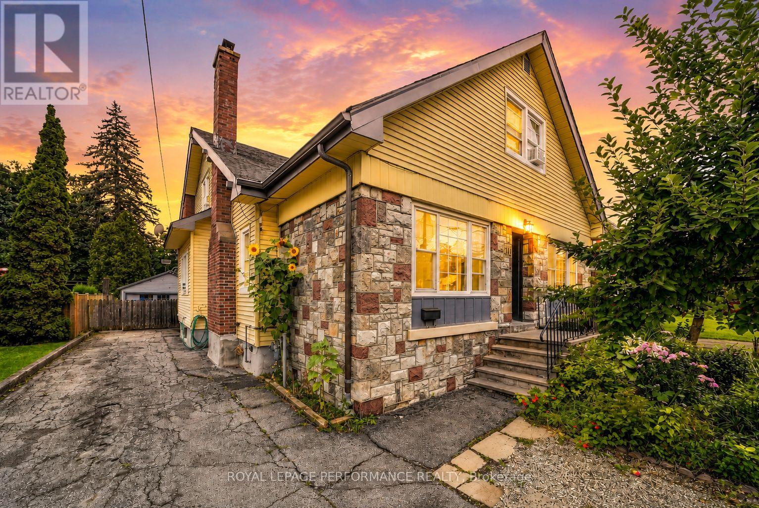 114 Gloucester Street N Property Photo 1