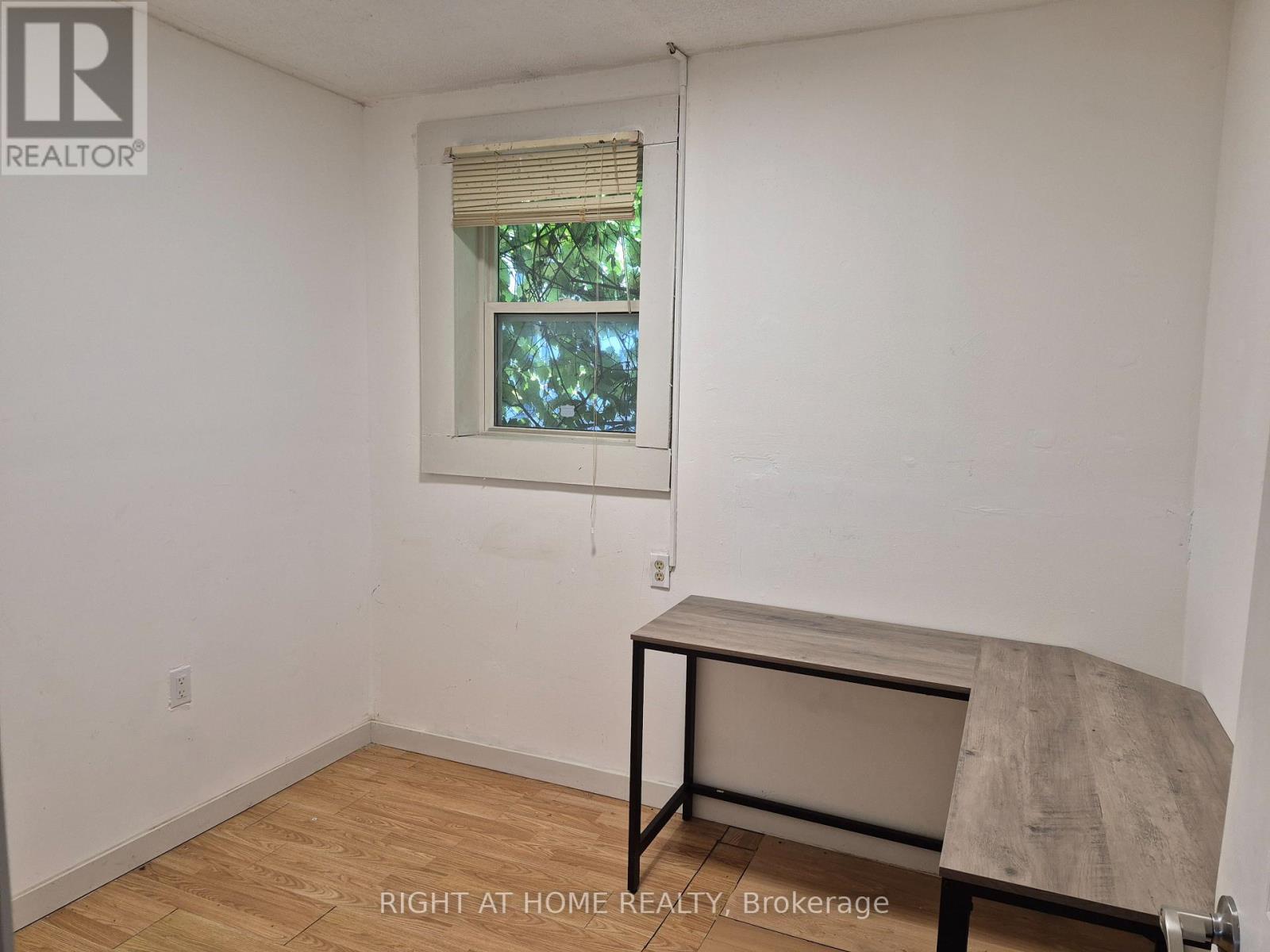 565 South Street S Property Photo 4