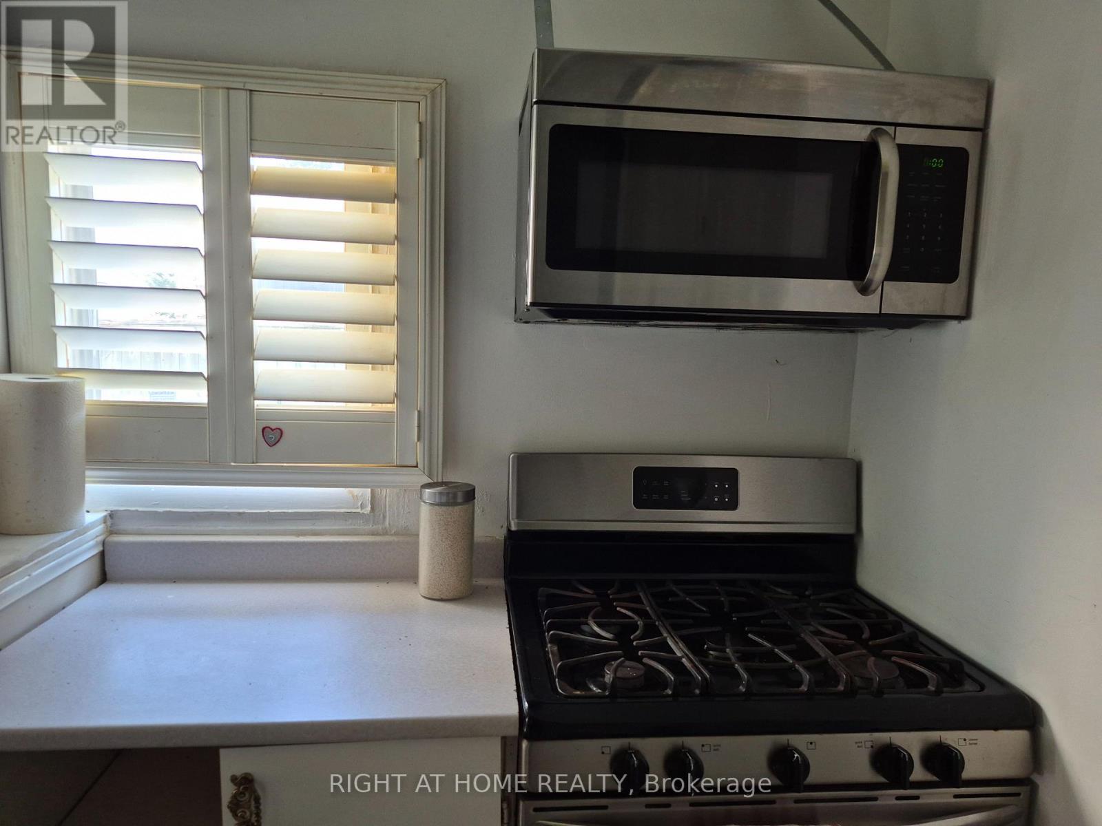565 South Street S Property Photo 8