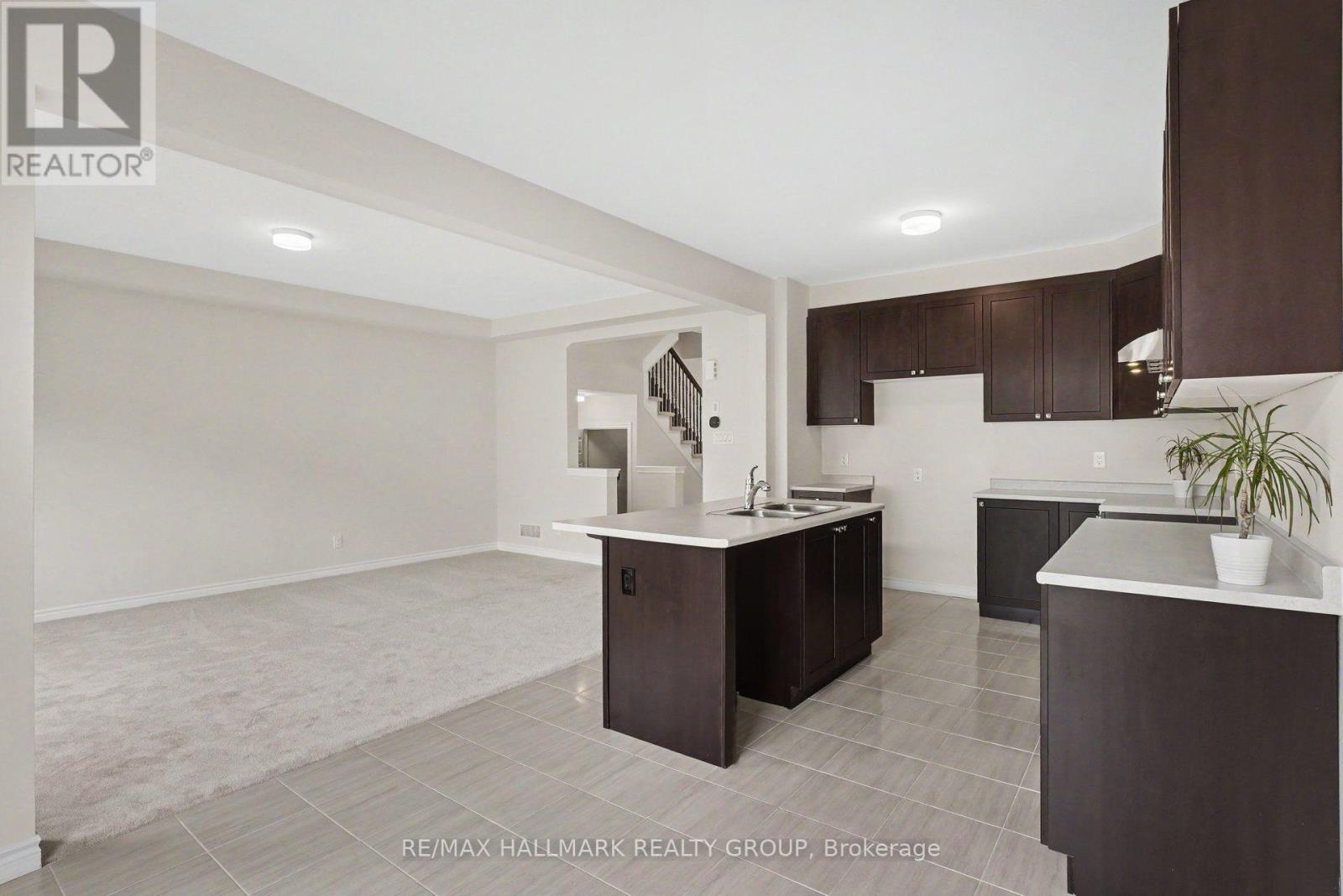 240 Sweetvalley Drive Property Photo 8