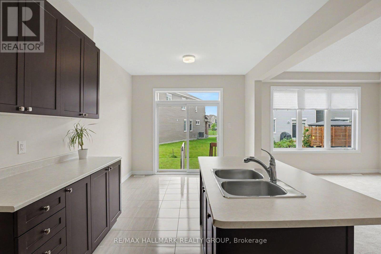 240 Sweetvalley Drive Property Photo 9