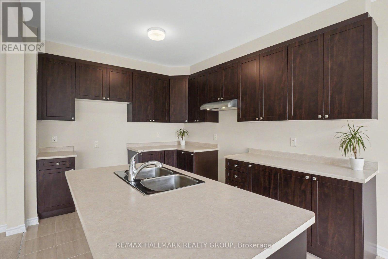 240 Sweetvalley Drive Property Photo 10