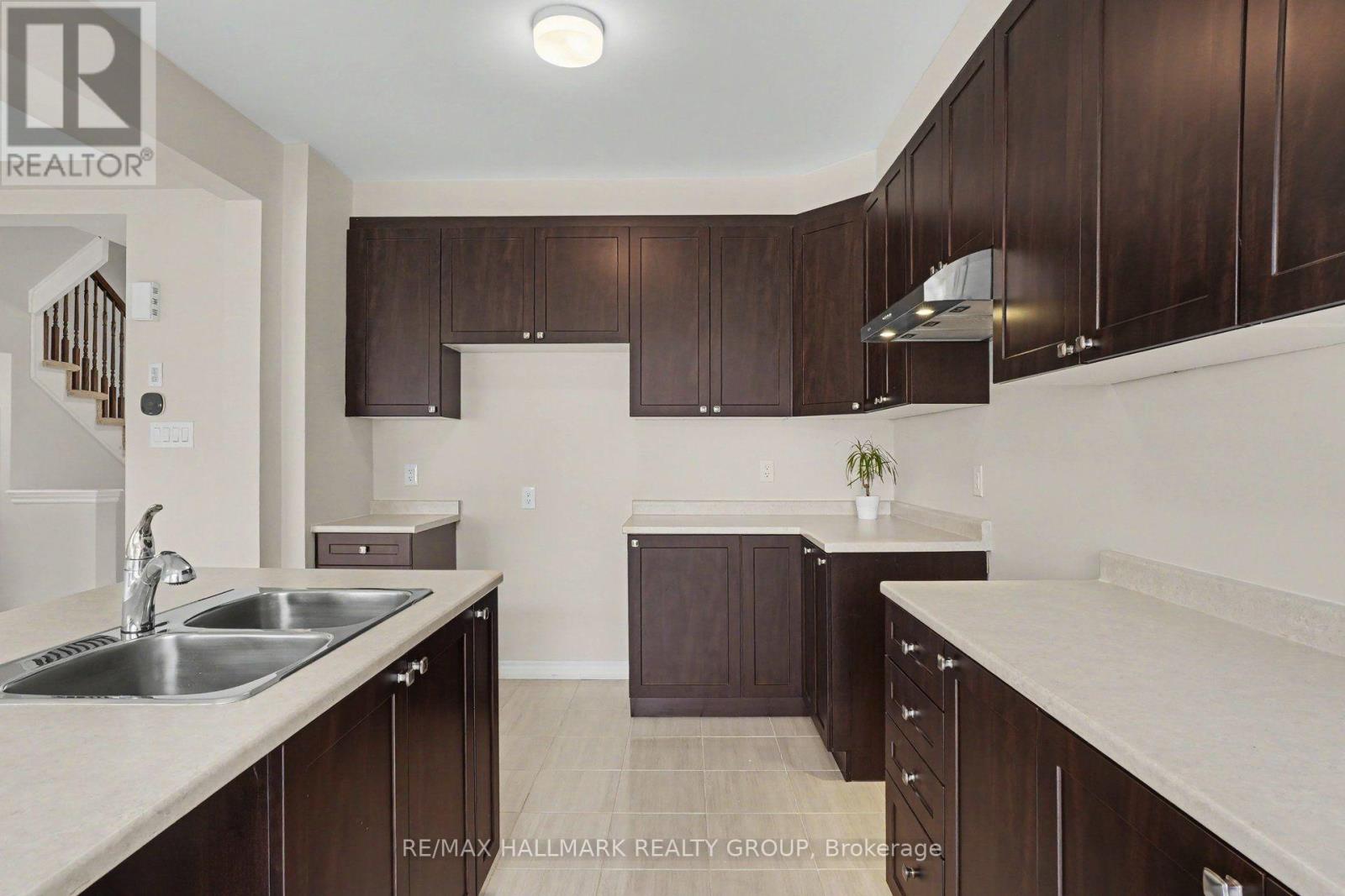240 Sweetvalley Drive Property Photo 11