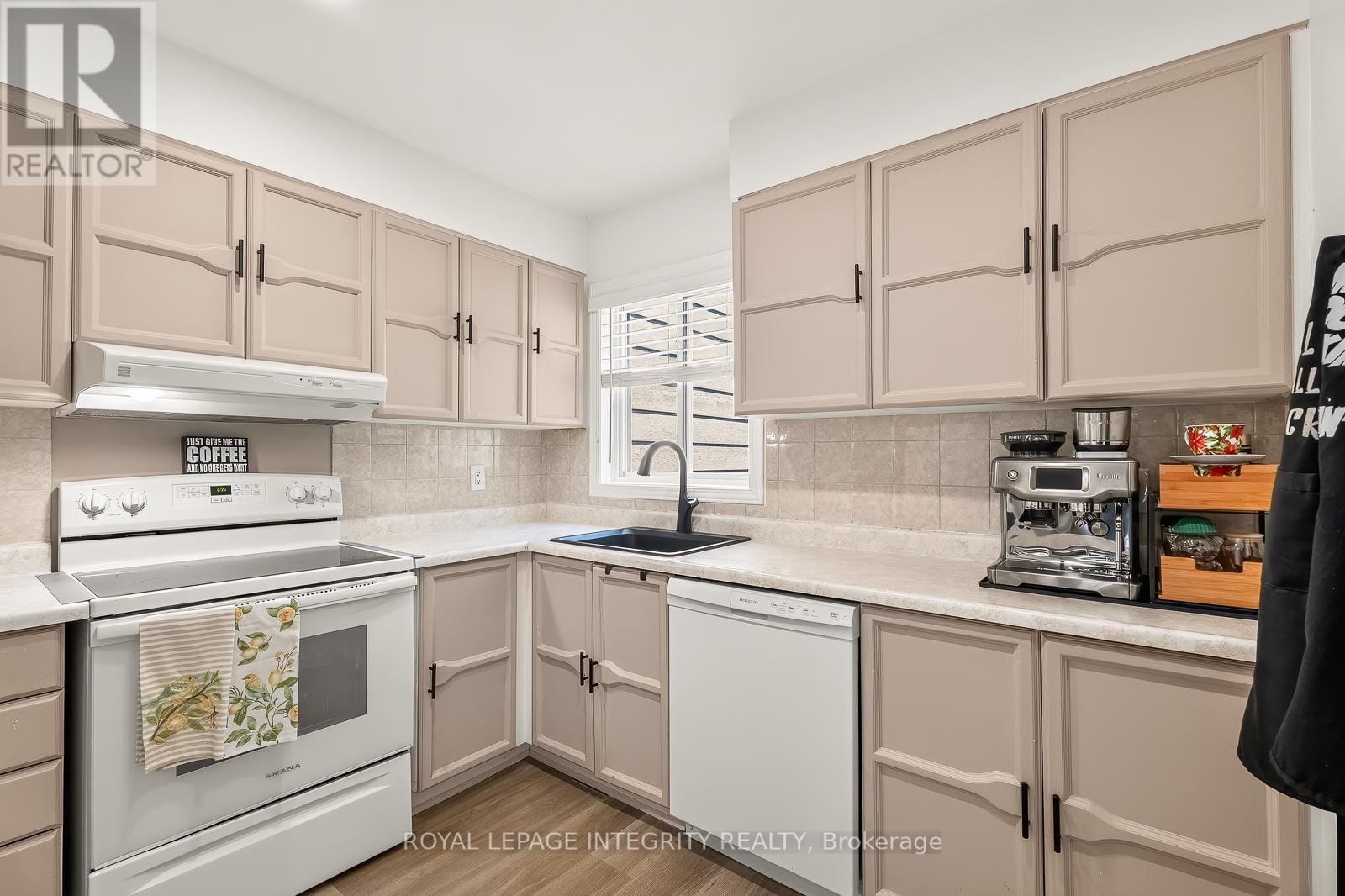 16 Stamford Private Property Photo 15