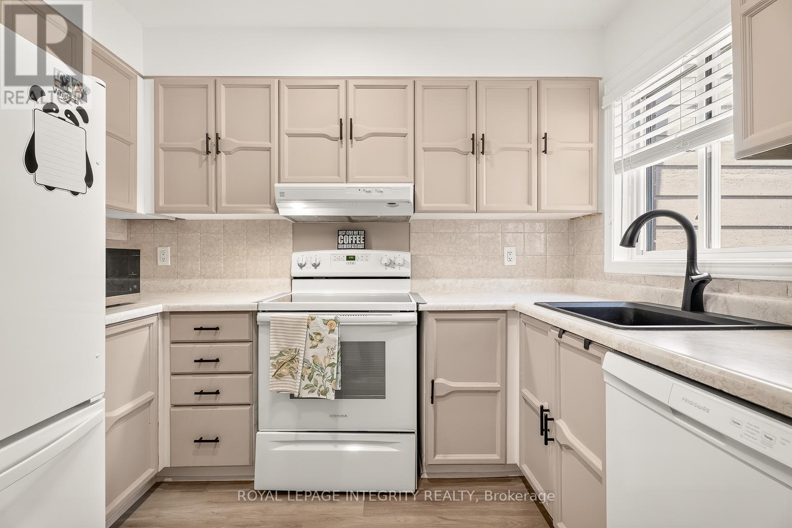 16 Stamford Private Property Photo 16