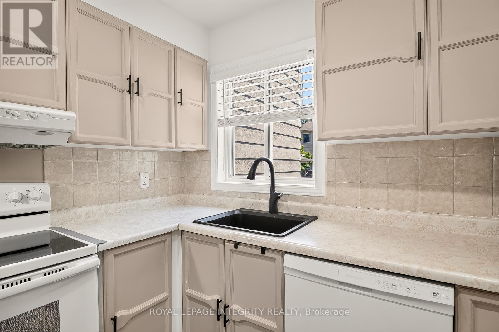 16 Stamford Private Property Photo 17