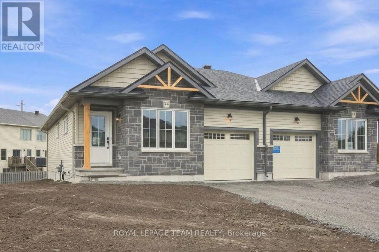 52 Whitcomb Crescent Property Photo 2