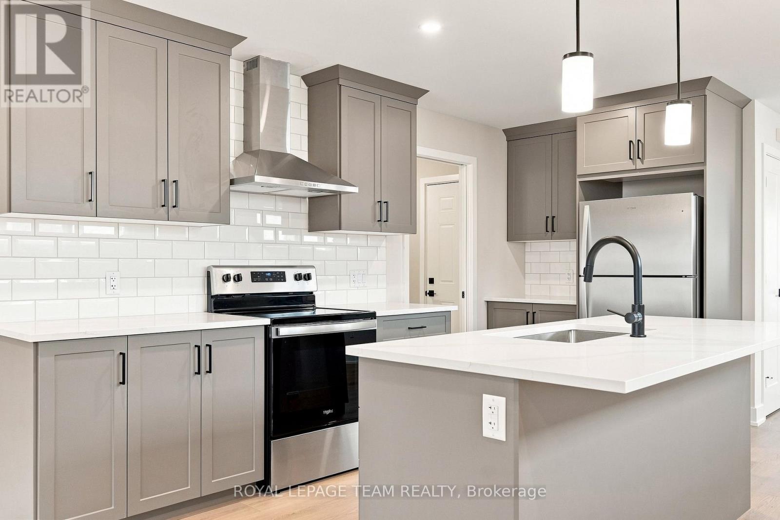 52 Whitcomb Crescent Property Photo 10