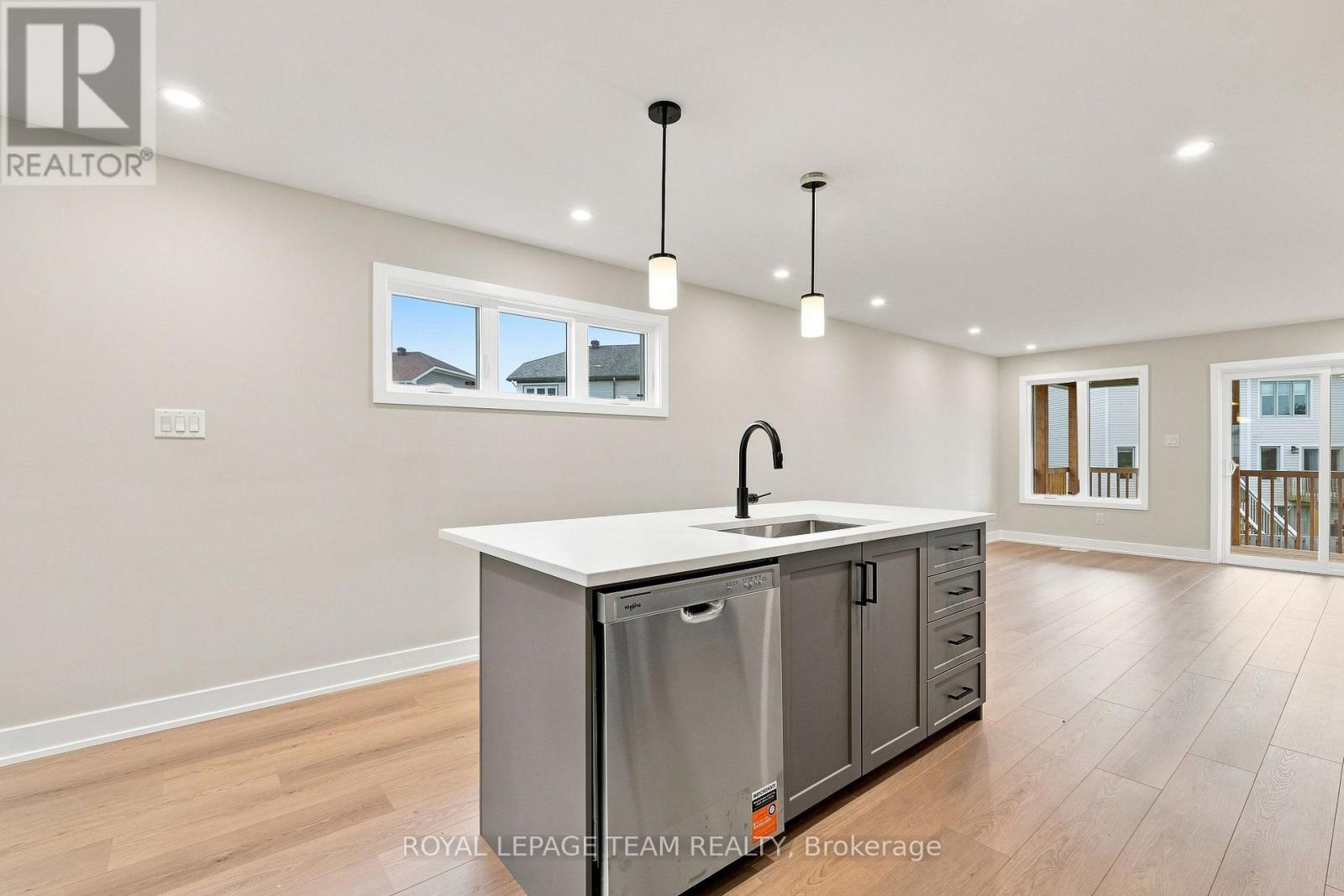 52 Whitcomb Crescent Property Photo 13