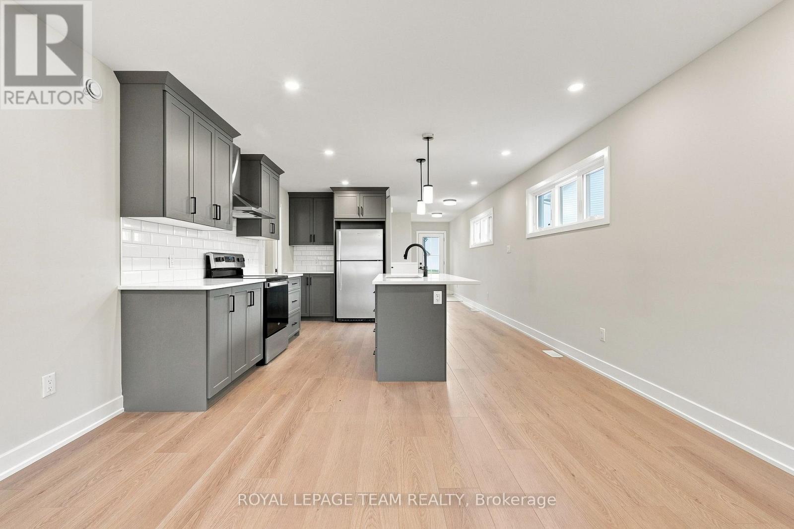 52 Whitcomb Crescent Property Photo 15