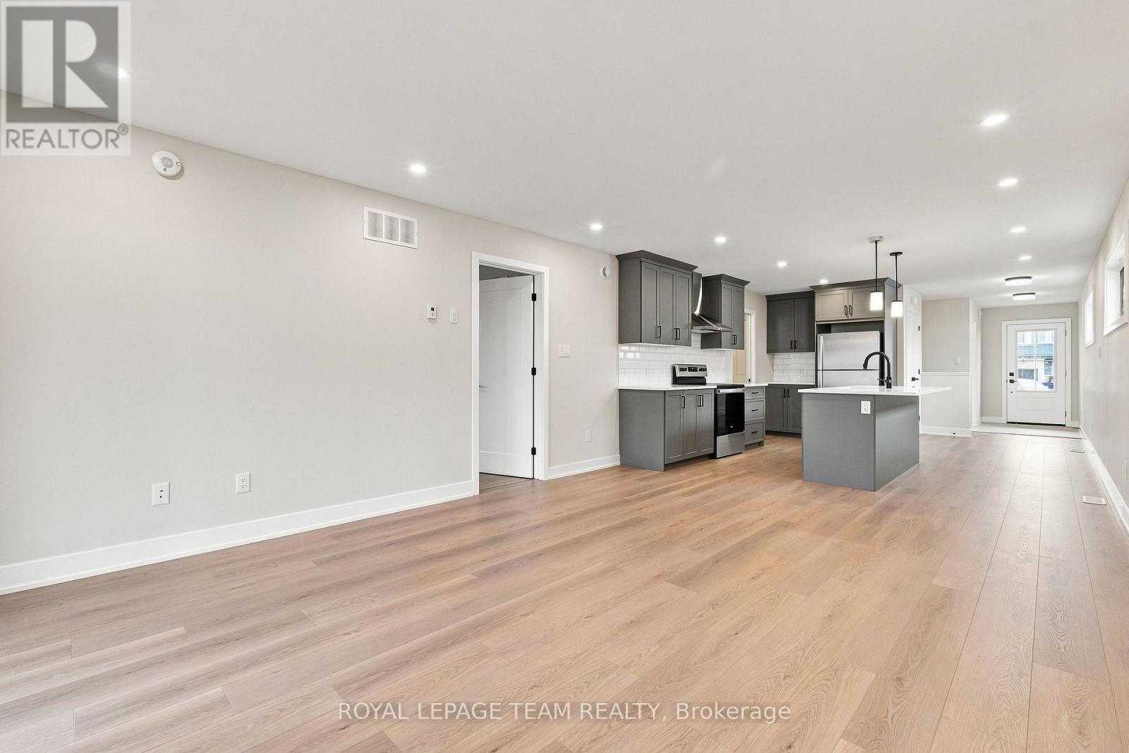 52 Whitcomb Crescent Property Photo 16