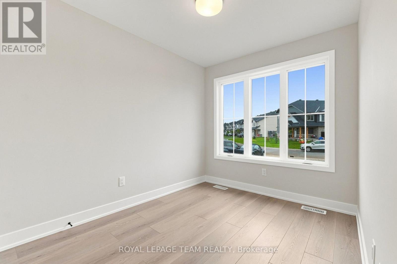 52 Whitcomb Crescent Property Photo 28