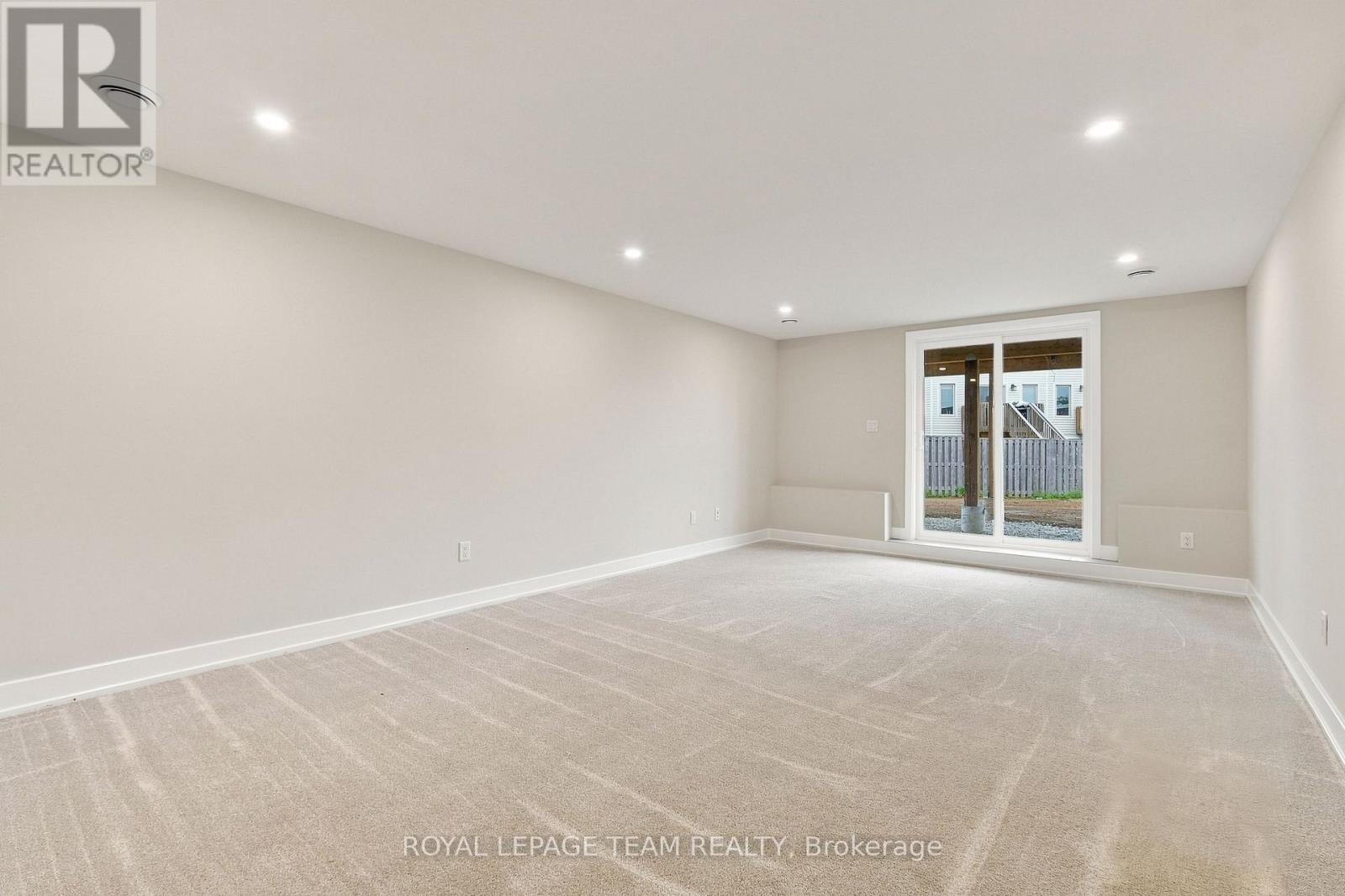 52 Whitcomb Crescent Property Photo 34
