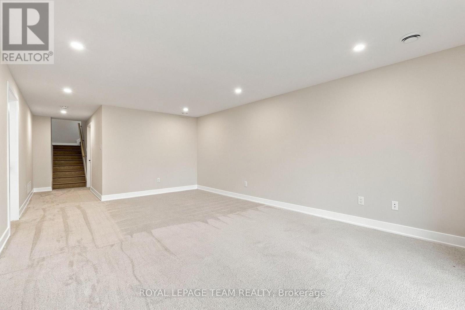 52 Whitcomb Crescent Property Photo 36