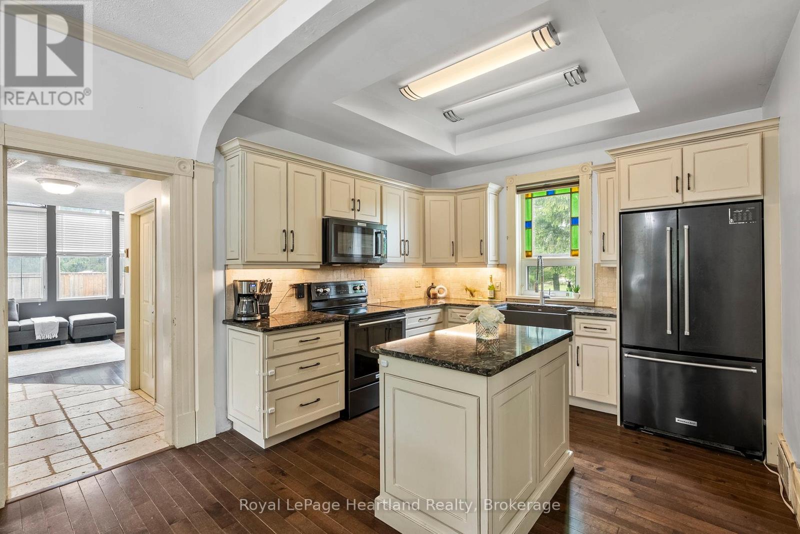 1047 Gibson Street Property Photo 9