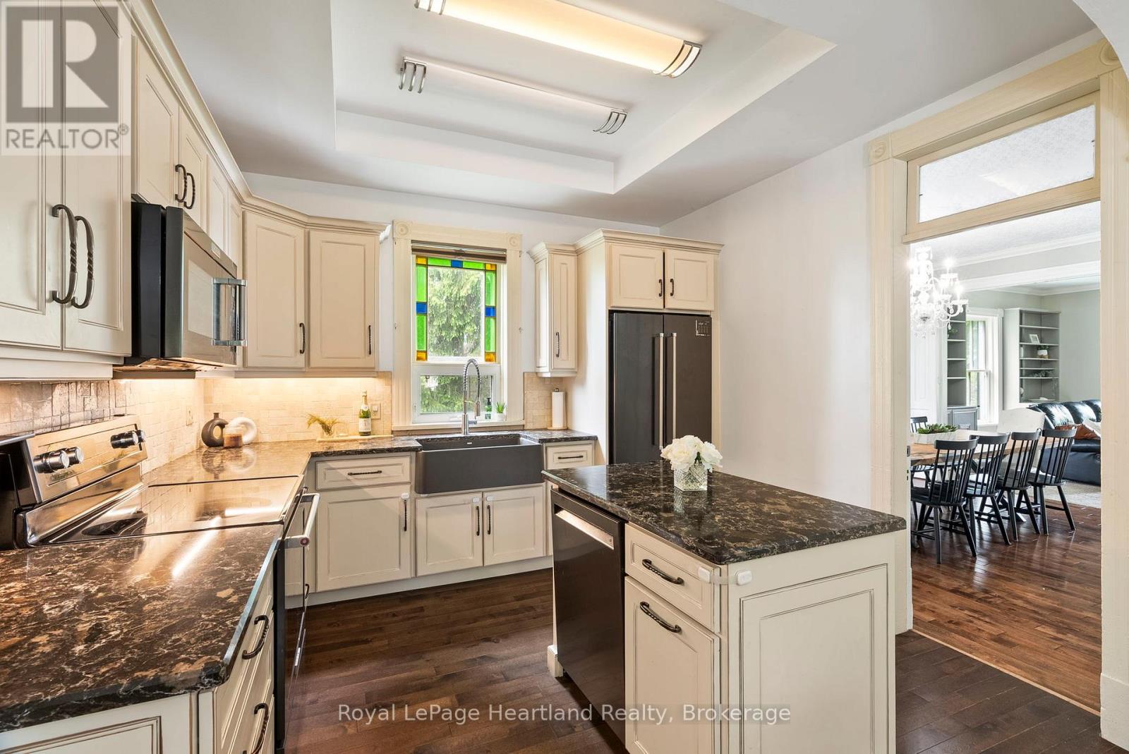 1047 Gibson Street Property Photo 11