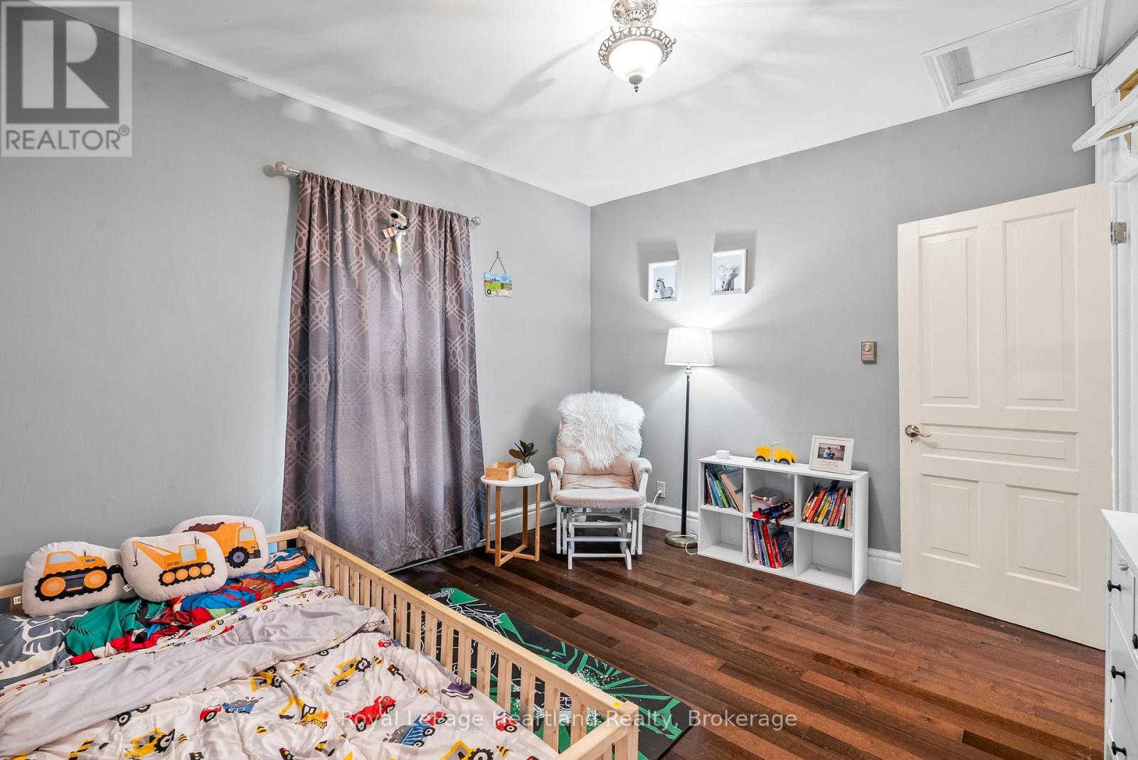 1047 Gibson Street Property Photo 29