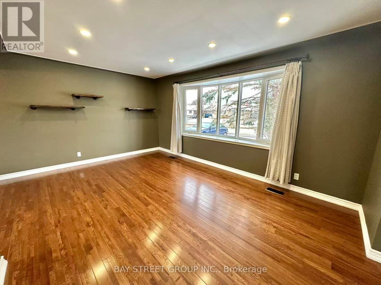 49 Howland Drive Property Photo 3