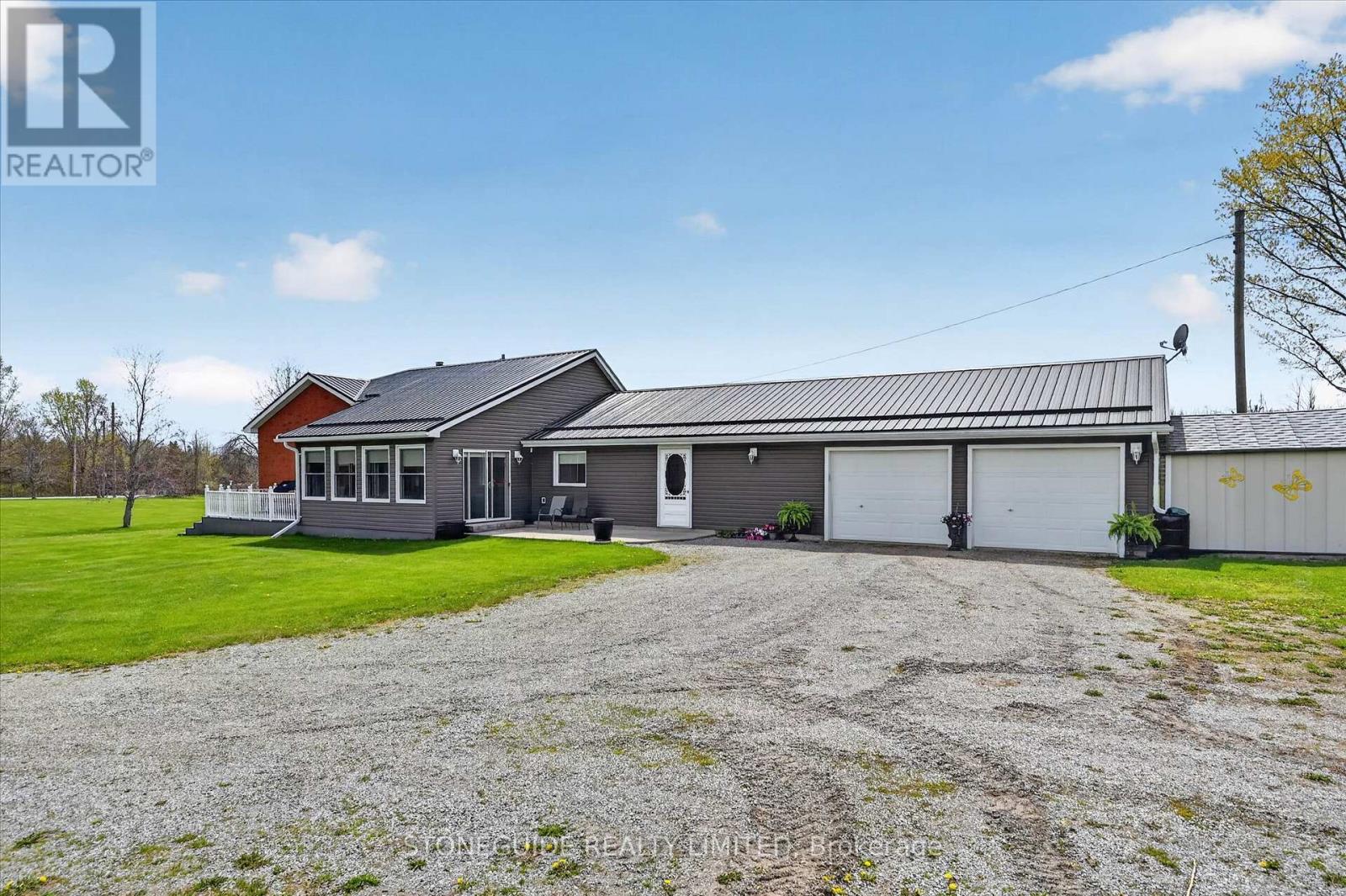 2136 Sixteenth Line Property Photo 6