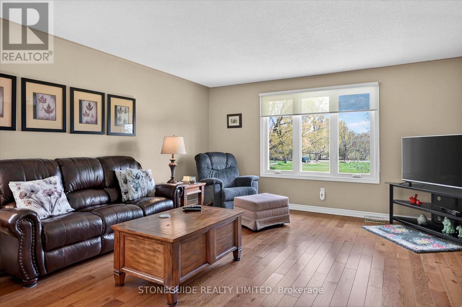 2136 Sixteenth Line Property Photo 13