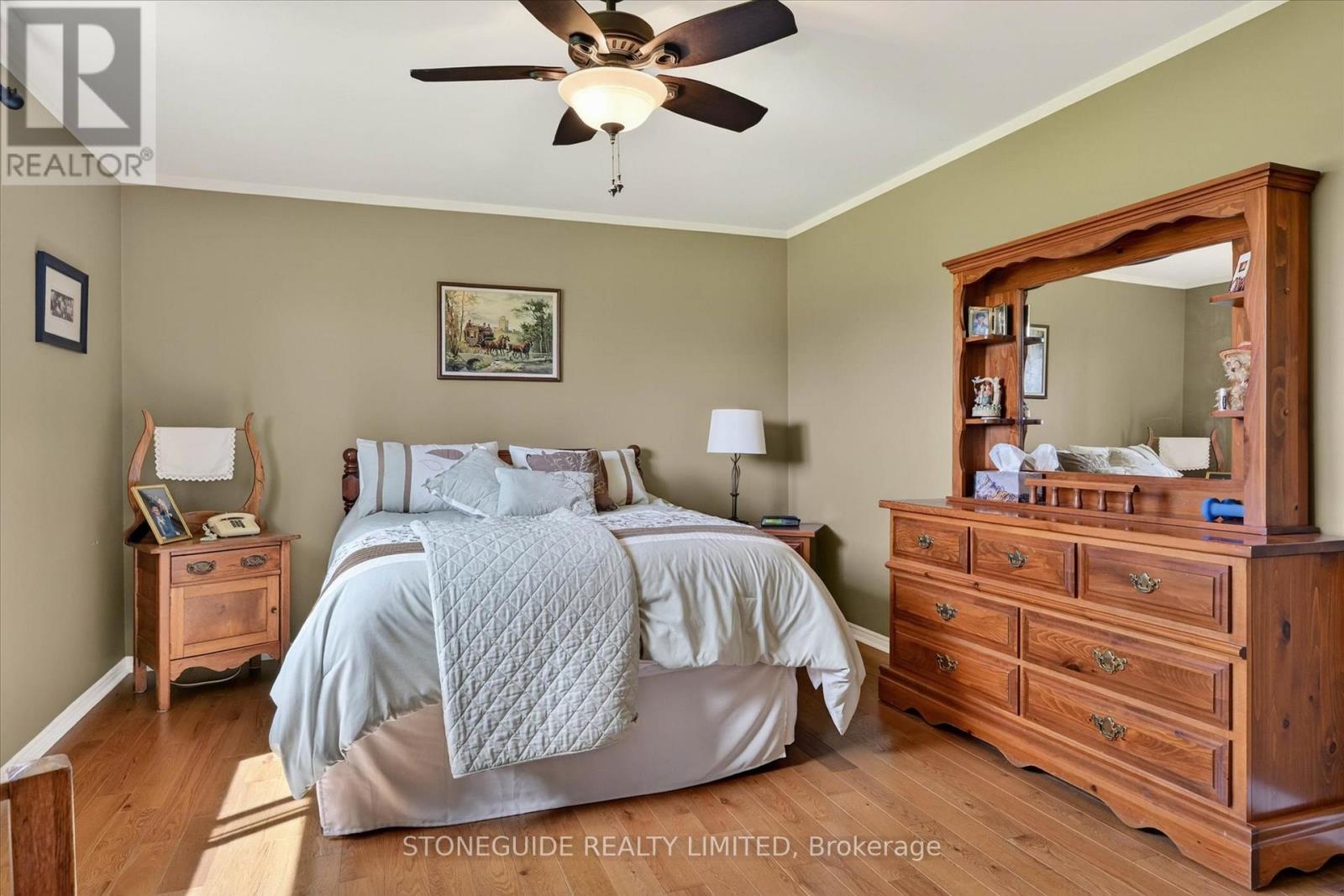 2136 Sixteenth Line Property Photo 20