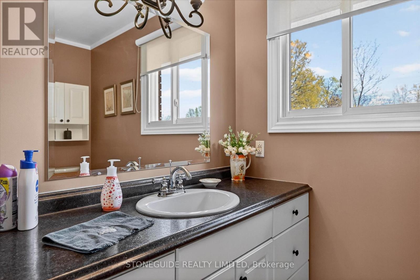 2136 Sixteenth Line Property Photo 21