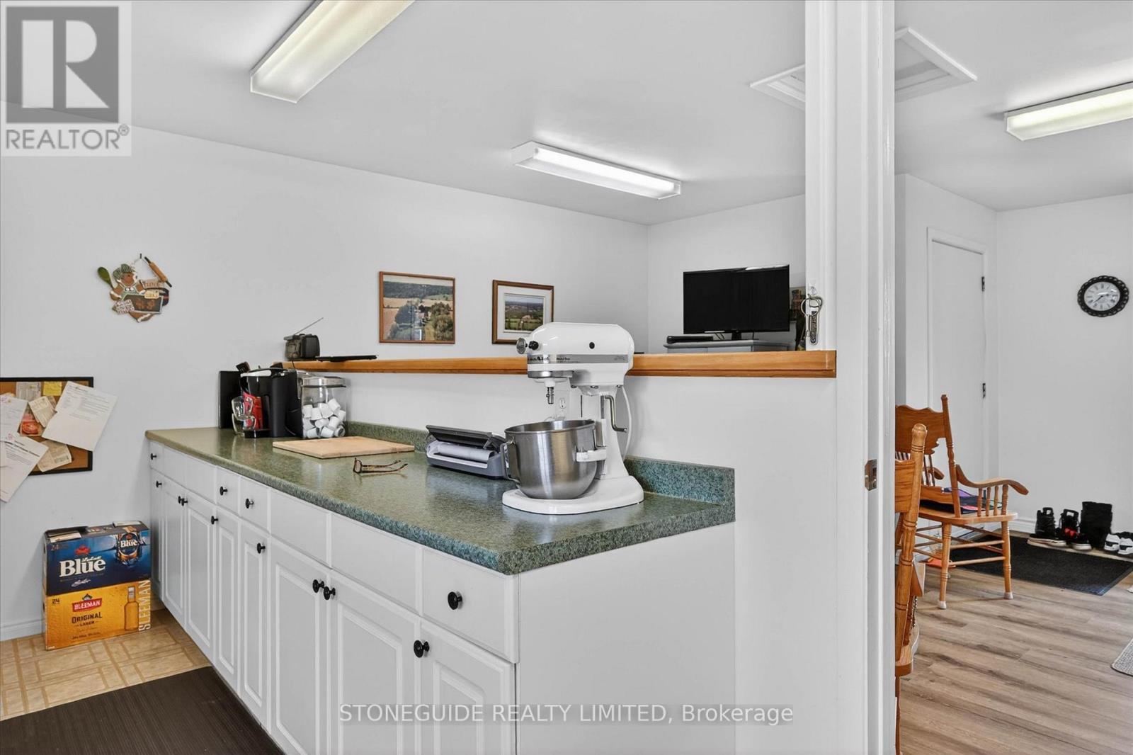 2136 Sixteenth Line Property Photo 30