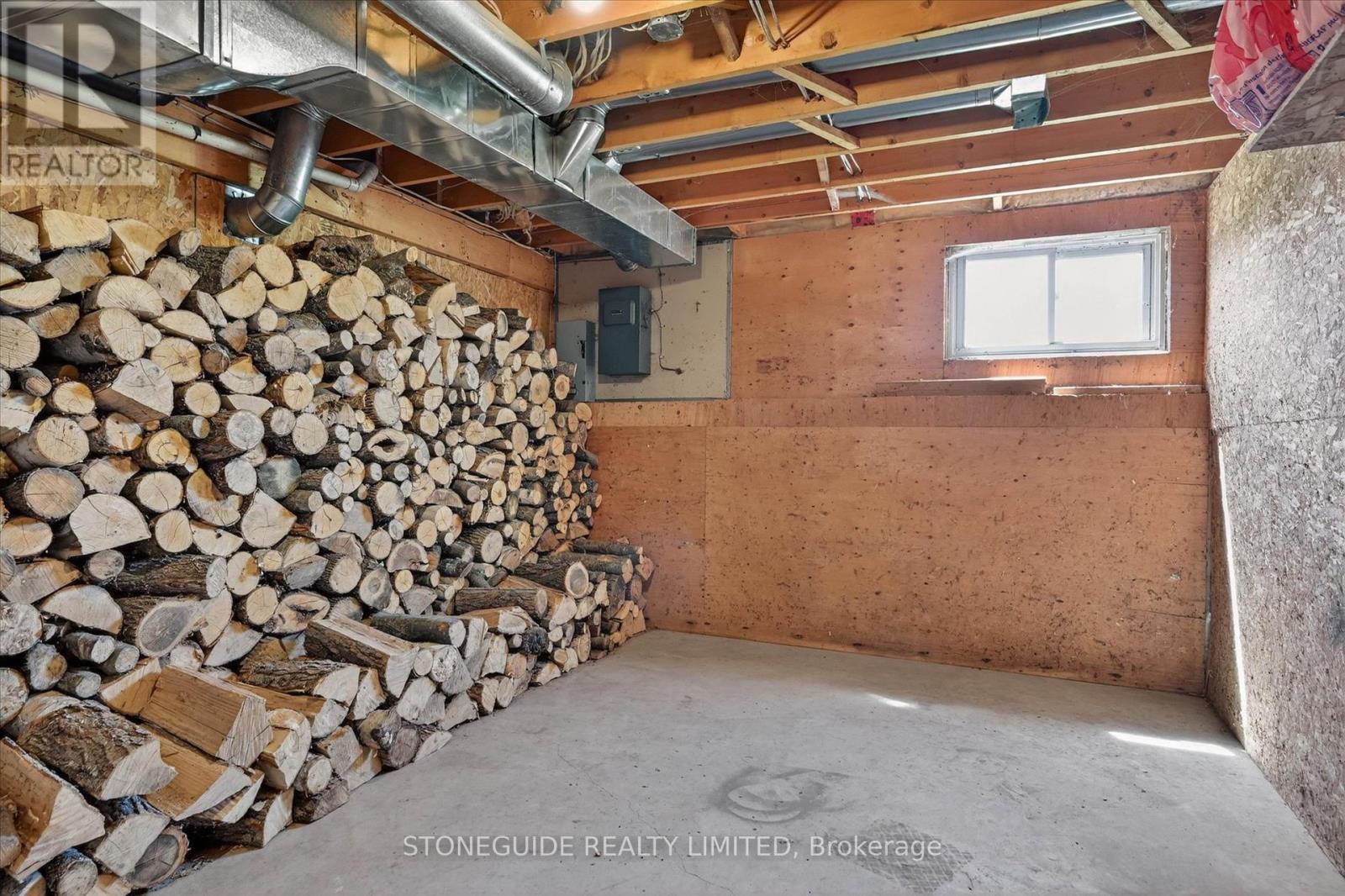 2136 Sixteenth Line Property Photo 35