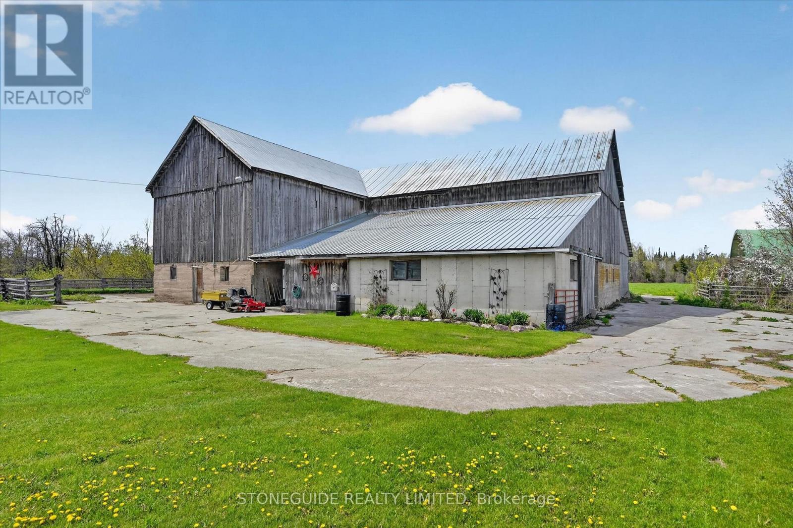 2136 Sixteenth Line Property Photo 38