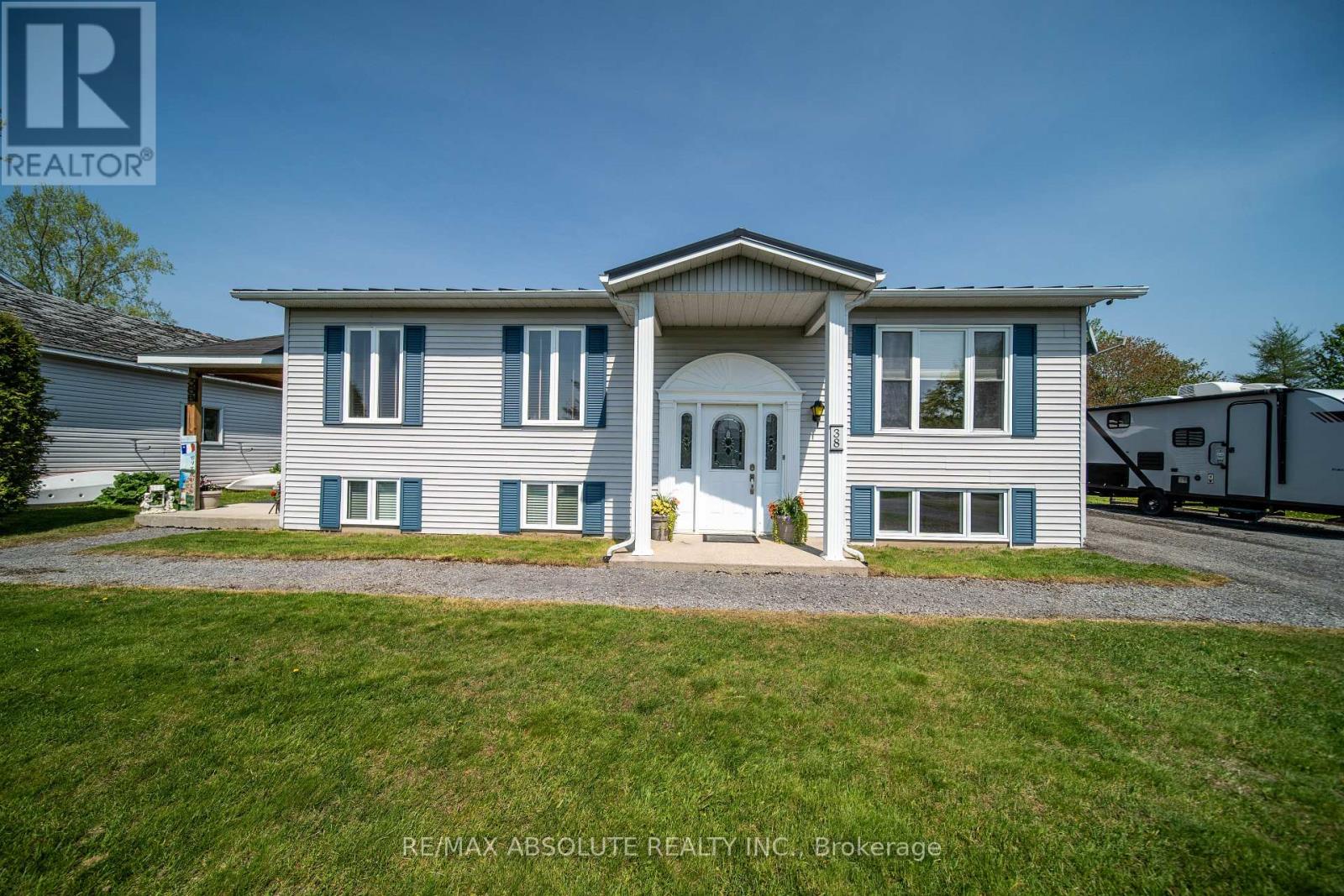 38 DUCHESSE CRESCENT Property Photo 1