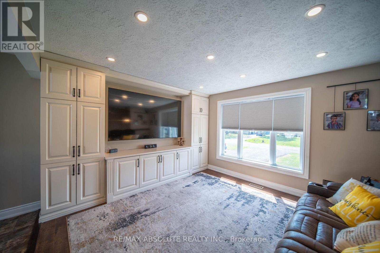 38 Duchesse Crescent Property Photo 6